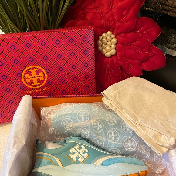 TORY BURCH GOOD LUCK BUBBLE TRAINER - Picture 10 of 11